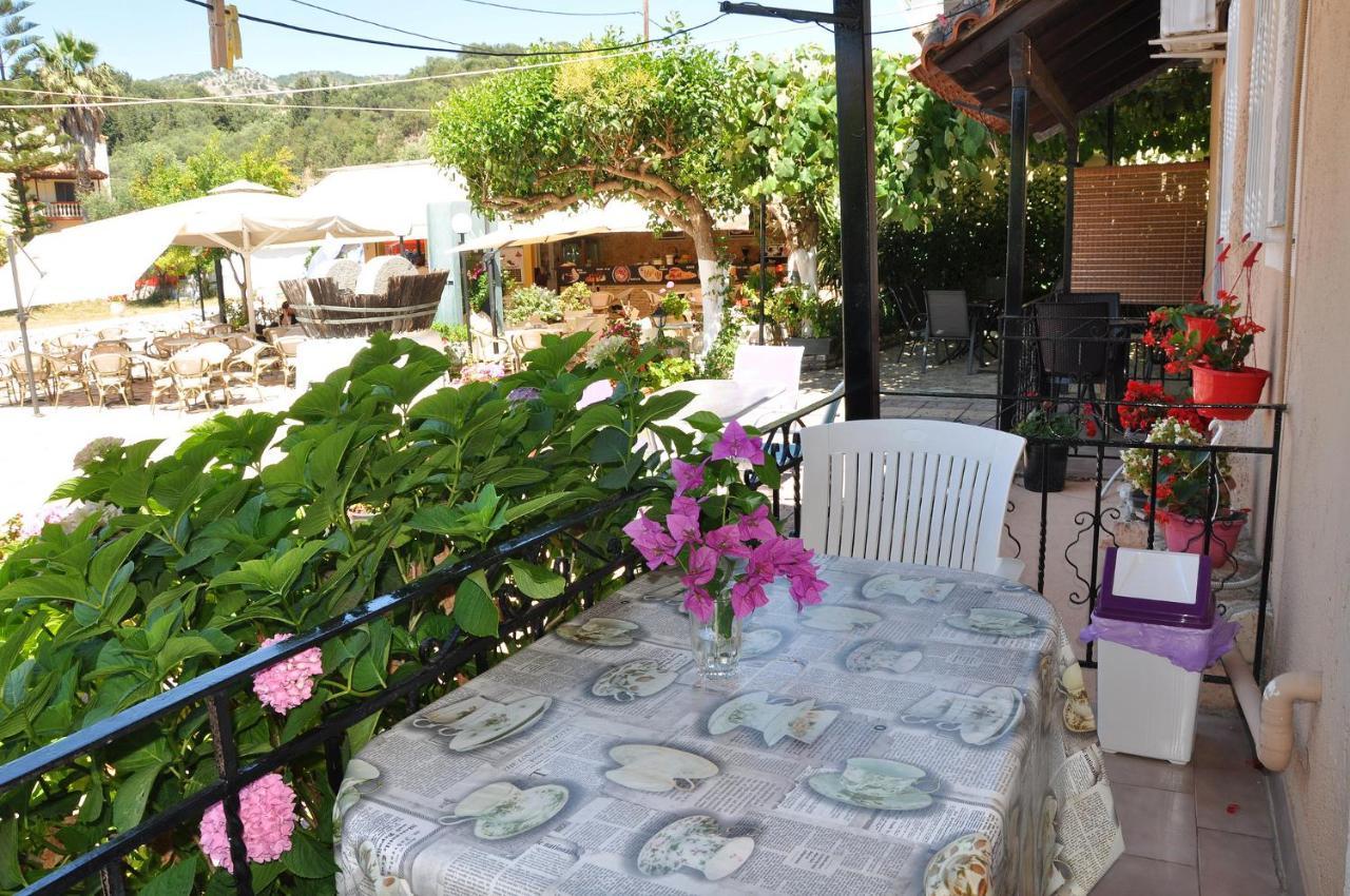 Achilleas Rooms Sívota Екстериор снимка