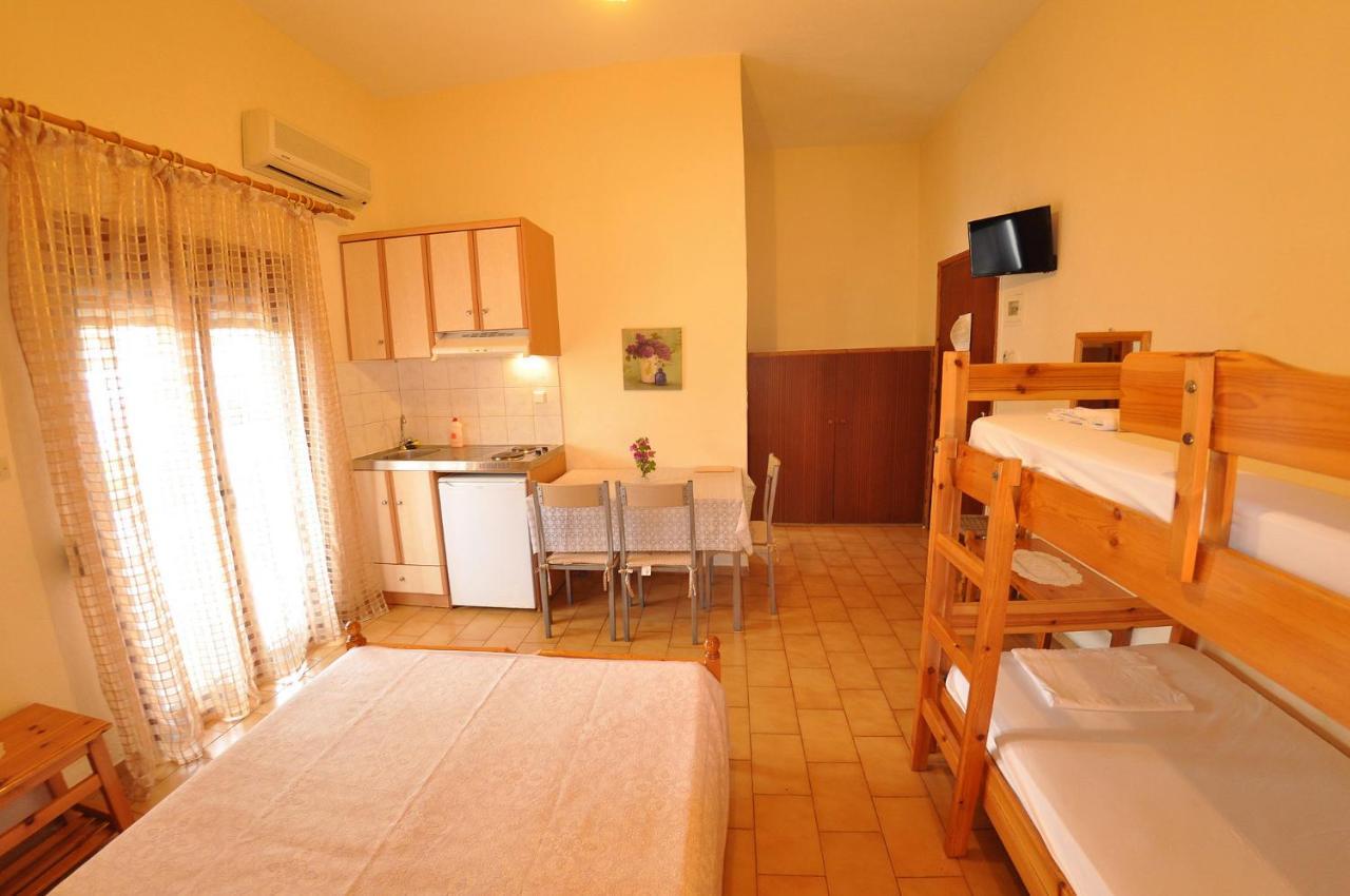 Achilleas Rooms Sívota Екстериор снимка