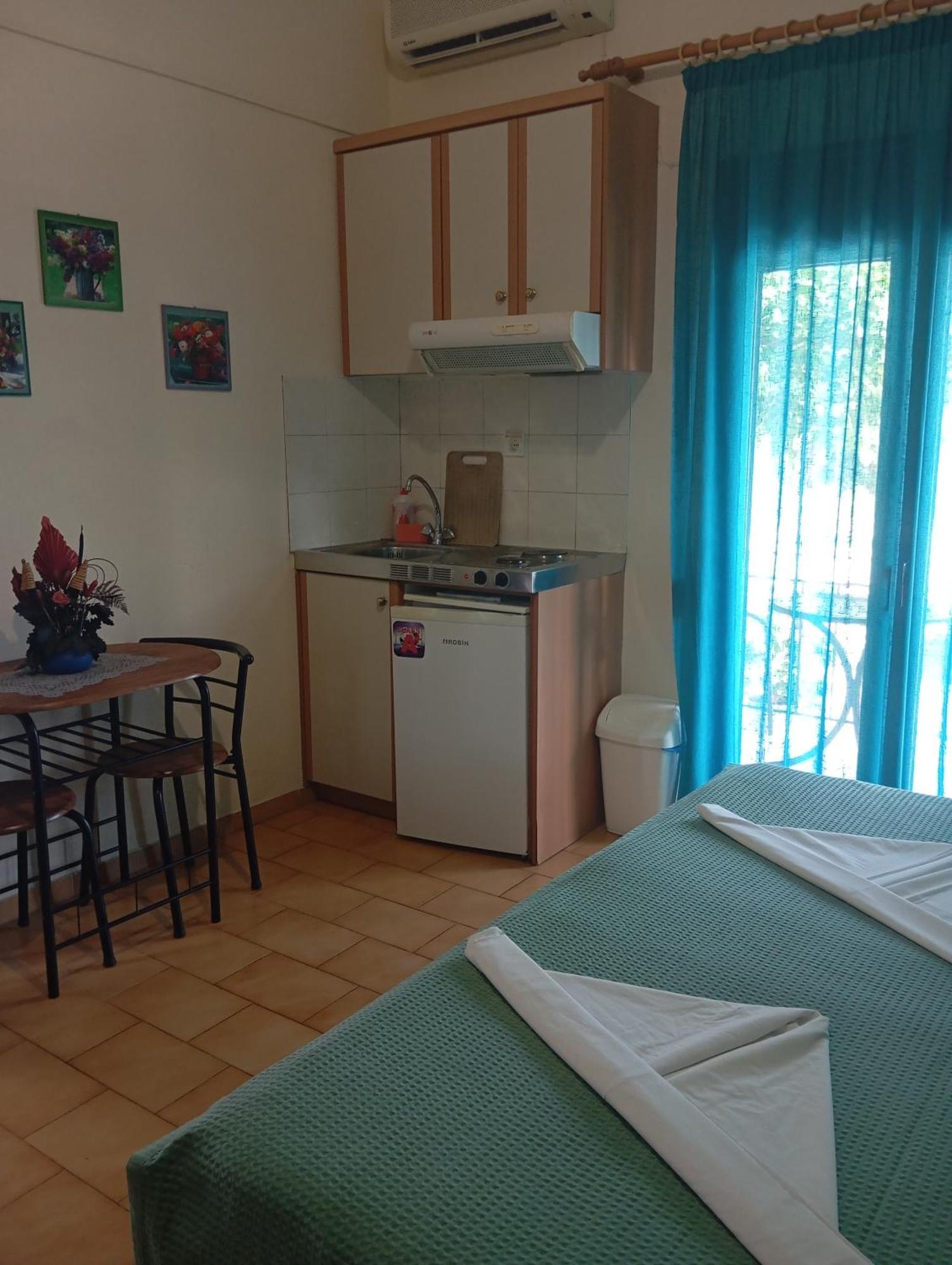 Achilleas Rooms Sívota Стая снимка