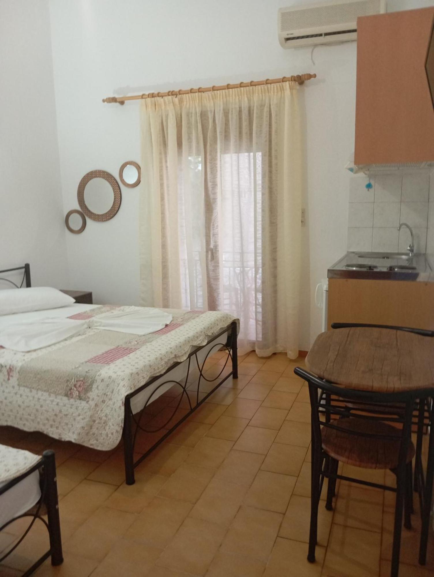 Achilleas Rooms Sívota Стая снимка
